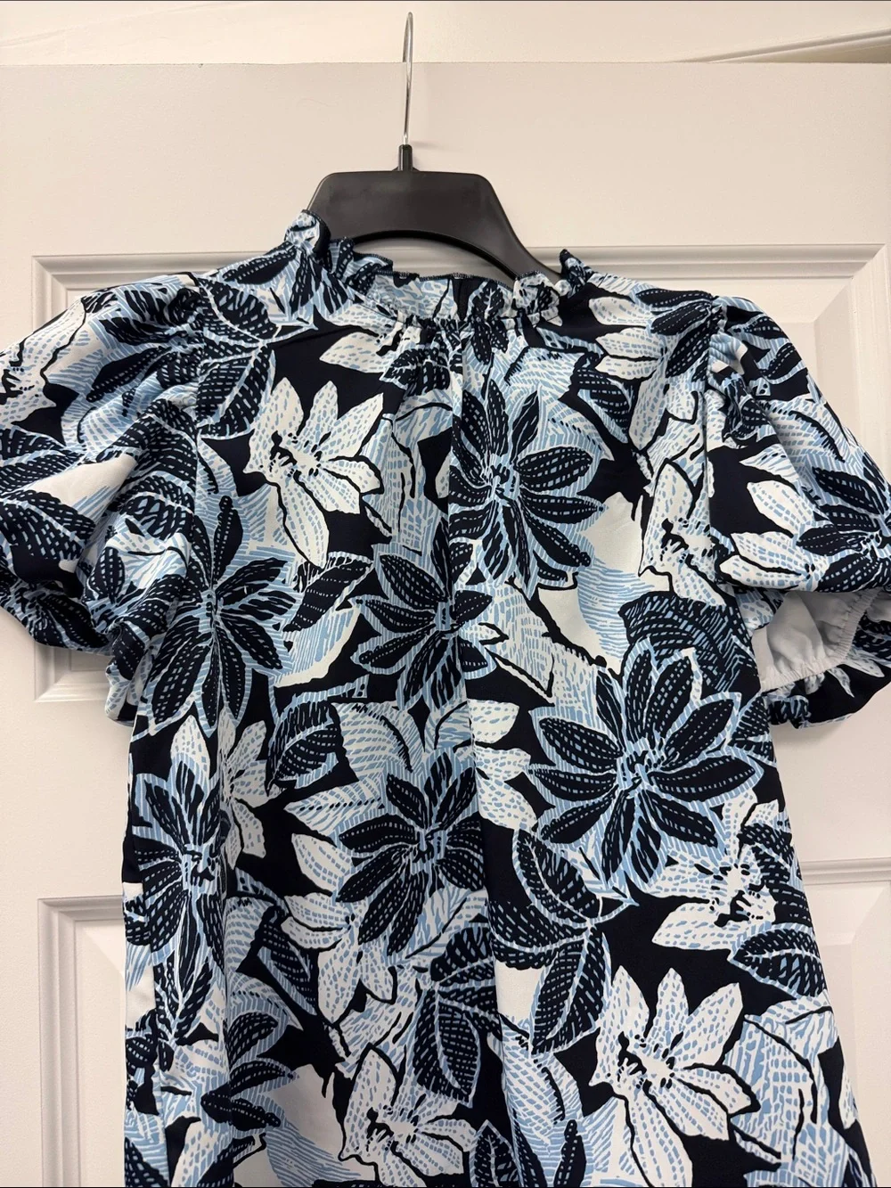 entro Navy and Light Blue Floral Puff-Sleeve Top - Picture 3 of 3